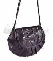  Fialova kabelka cez plece